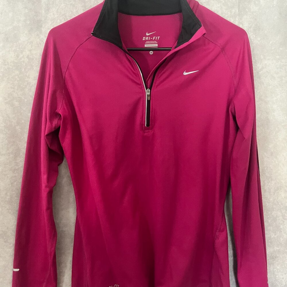Women's Nike Dry Fit 1/4 Zip pullover Fuchsia size Medium